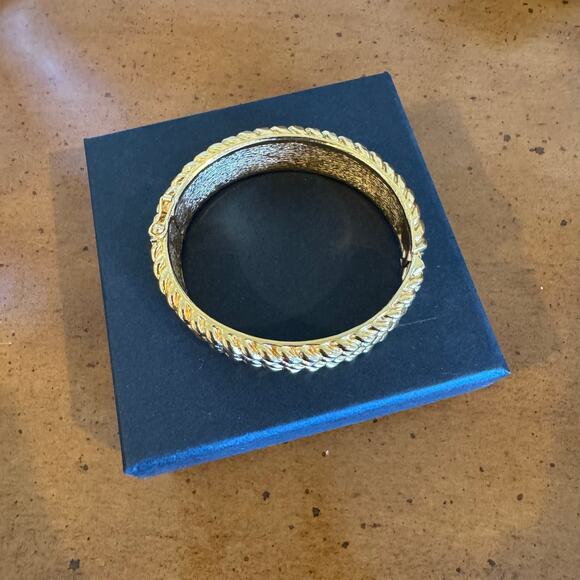 CHANEL Gold Tone Hinge Bangle Bracelet – Rare – 16cm - Picture 7 of 10